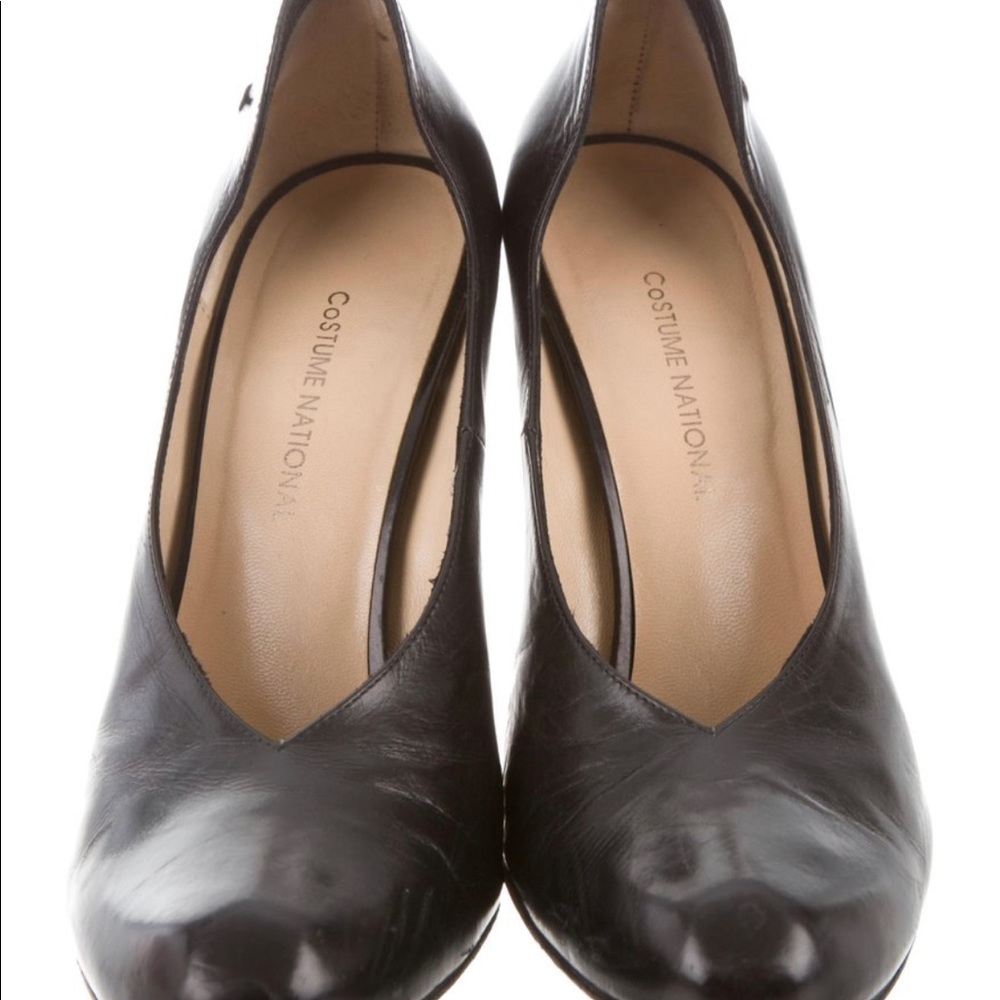 Black leather Costume National round-toe pumps